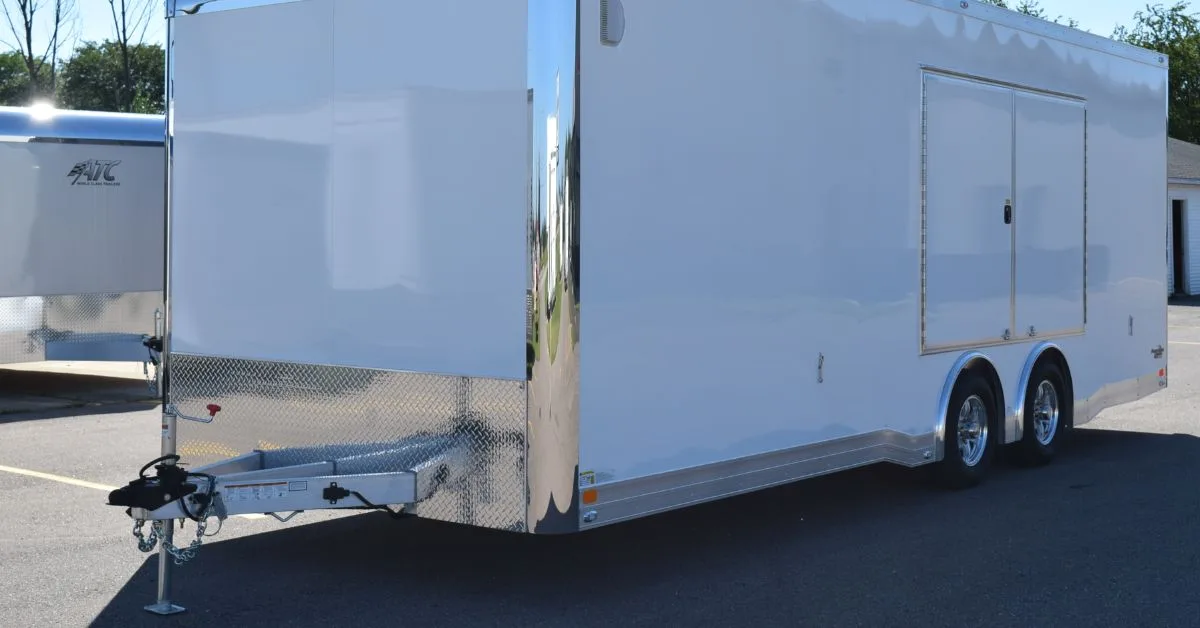 Gooseneck vs. Bumper Pull Trailers: Which To Choose Gooseneck vs. Bumper Pull Trailers: Which To Choose