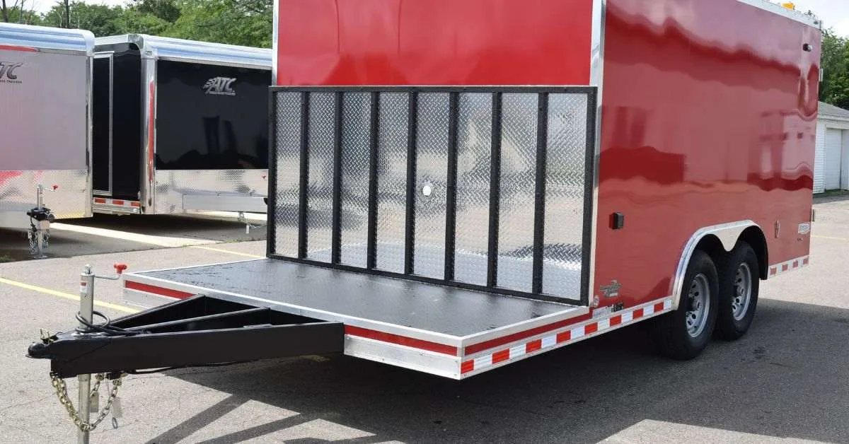 Gooseneck vs. Bumper Pull Trailers: Which To Choose Gooseneck vs. Bumper Pull Trailers: Which To Choose