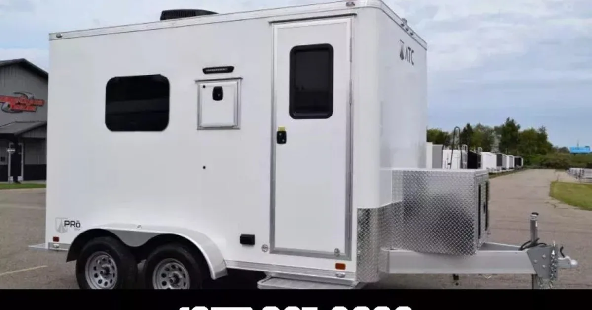 BLOGBANNER (1) The exterior of a small, white fiber splicing trailer. The trailer has a door for easy entry and a large hitch area.